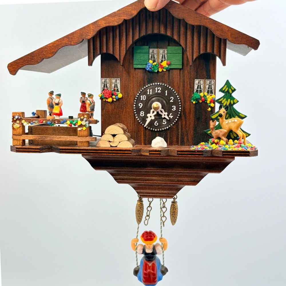 VTG Hermle Quartz 2200 German Cuckoo Clock Chalet Dancers Deer Alpine Wood House - Picture 10 of 17